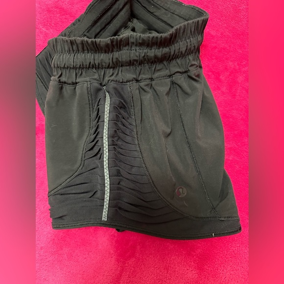 Hotty hot LR shorts 2.5” sz2 - Picture 3 of 6